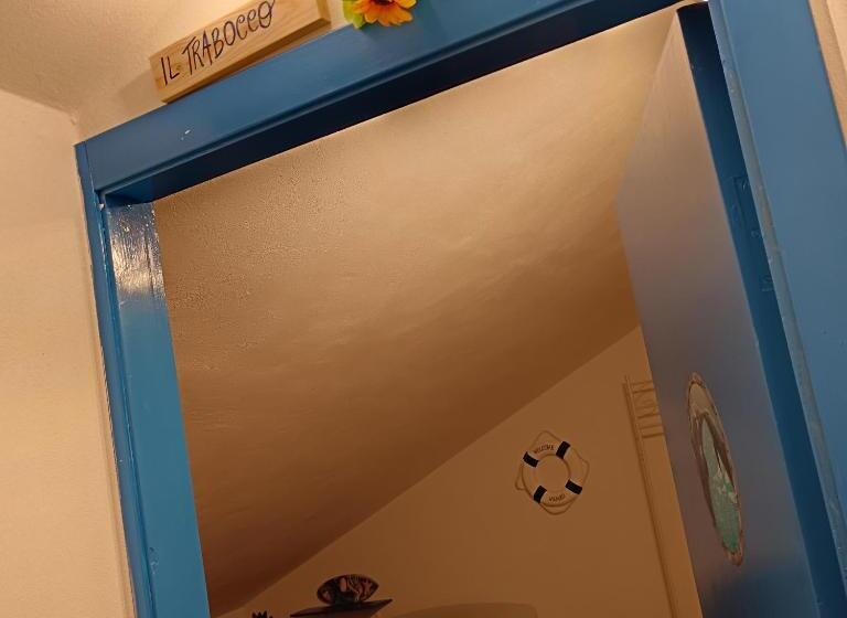 标准单人间共用浴室, Il Giramondo