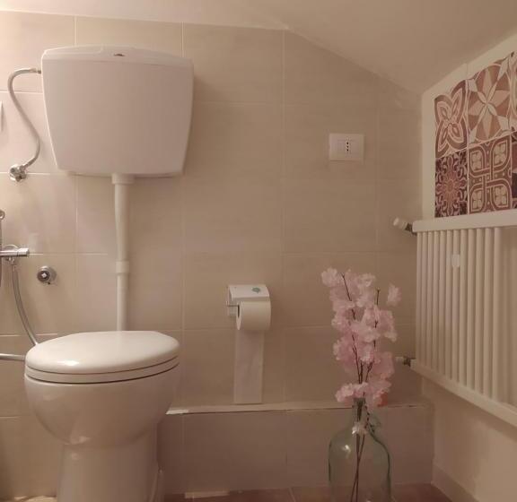 带共用浴室的标准房间, Il Giramondo