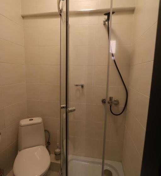 标准单人间, Am Fluss