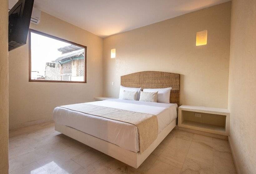 اتاق سوپریور با تخت بزرگ, Casa Noa Colonial Rooms