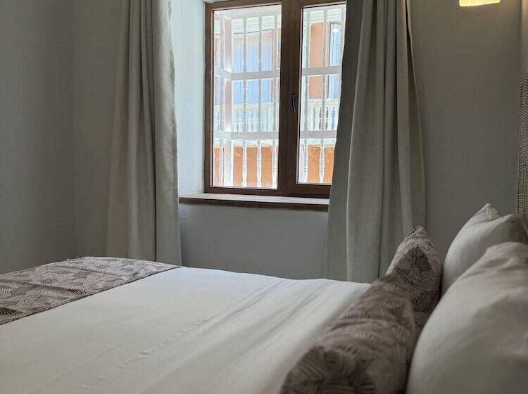 اتاق لوکس, Casa Noa Colonial Rooms