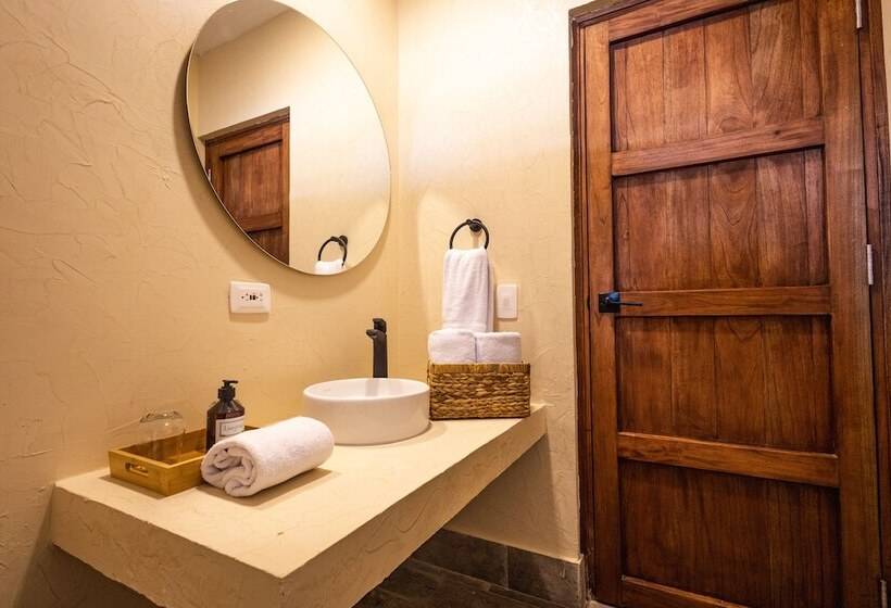 اتاق لوکس, Casa Noa Colonial Rooms