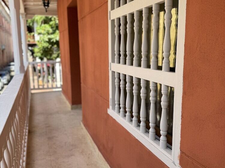 اتاق لوکس با بالکن, Casa Noa Colonial Rooms
