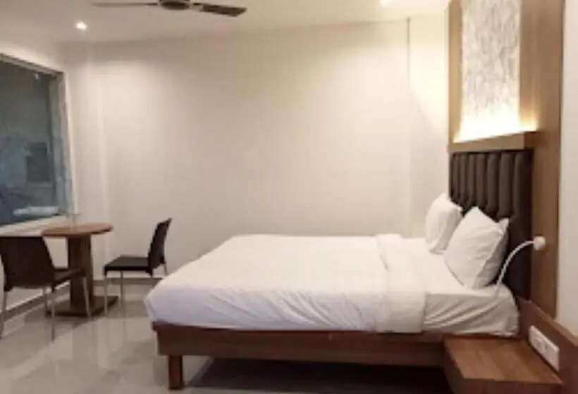Economy-huone, Grand Residency , Kolegaon