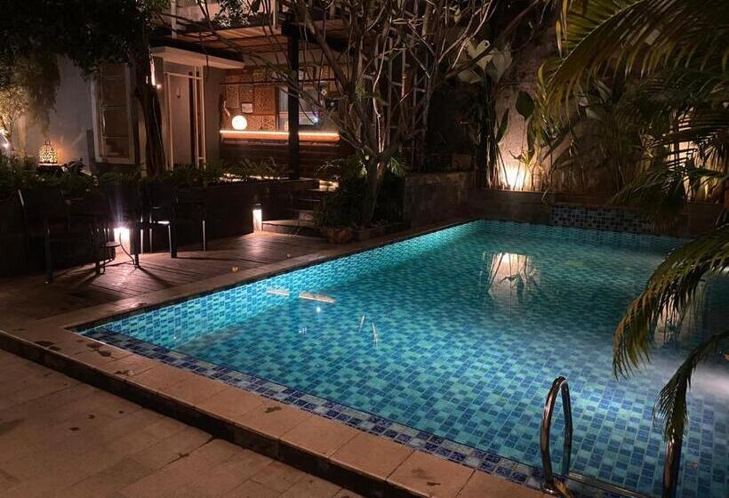 חדר דלוקס, Regato Suites