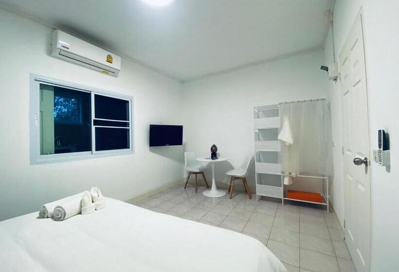 شقة غرفة واحدة, Elephant Sports Bar And Accommodation