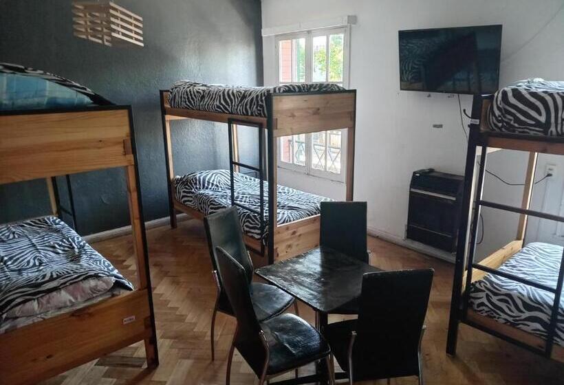 غرفة عائلية, Hostal Salvador