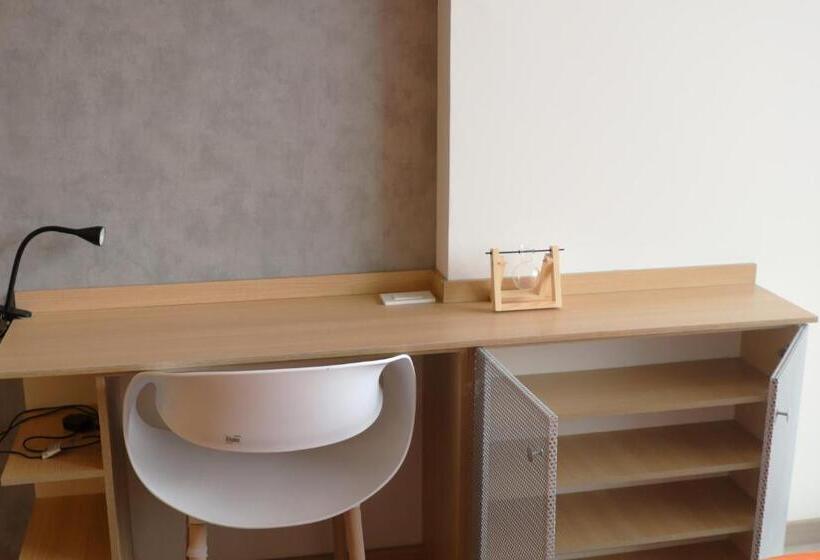 Standaardkamer met Balkon, Vatten Studios And Suites By Check In Ec