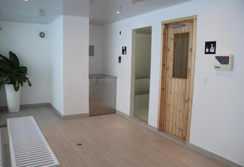 Standaardkamer met Balkon, Vatten Studios And Suites By Check In Ec