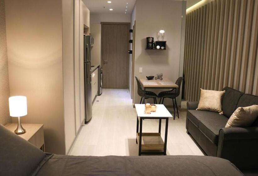 Standaardkamer met Balkon, Vatten Studios And Suites By Check In Ec