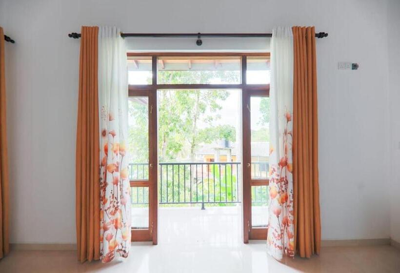 חדר דלוקס עם מרפסת, Hikka Tulips Villa