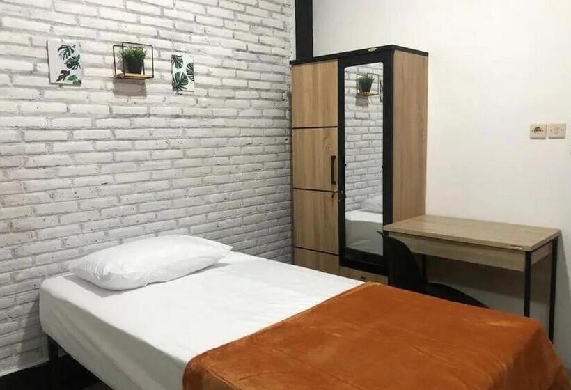 חדר סטנדרט יחיד, Rumah Daun Timoho Yogyakarta Redpartner