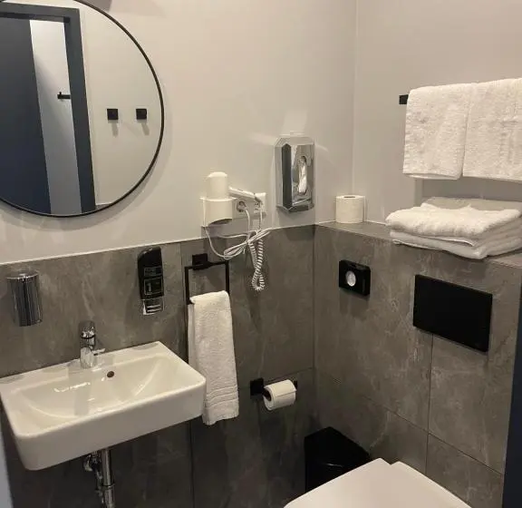 اتاق اکونومی, Motel Blue Messe