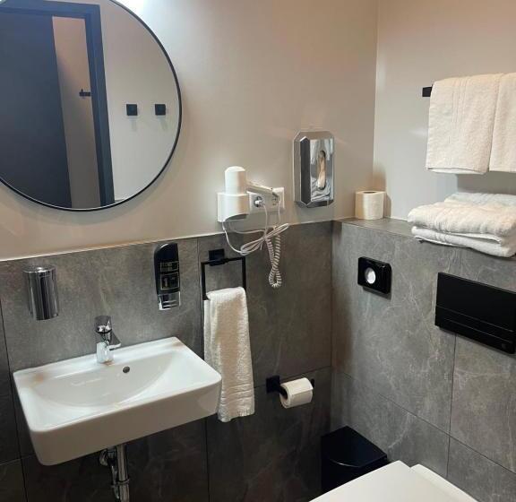 اتاق اکونومی, Motel Blue Messe