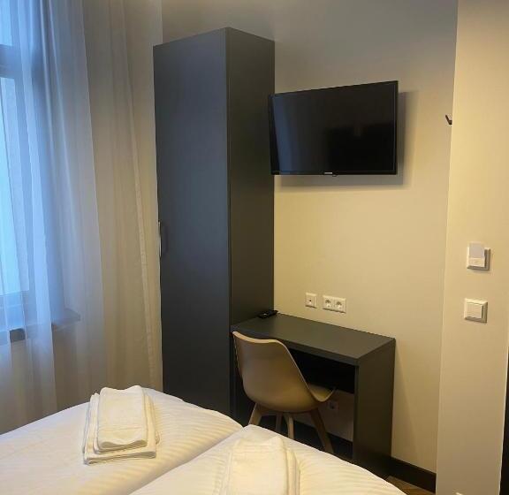 اتاق اکونومی, Motel Blue Messe