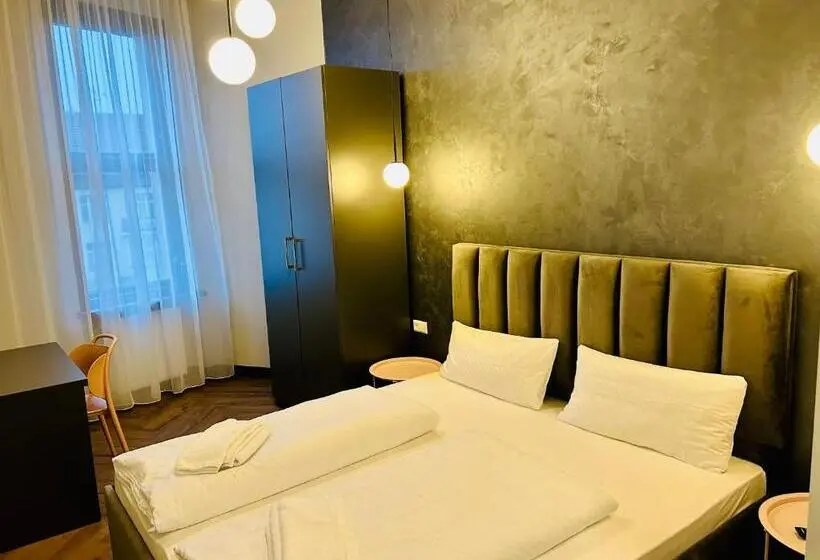 اتاق سوپریور با تخت بزرگ, Motel Blue Messe