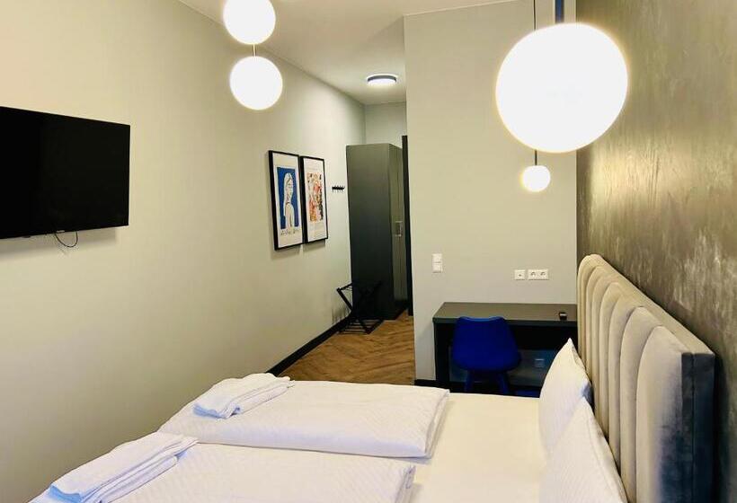 اتاق سوپریور با تخت بزرگ, Motel Blue Messe