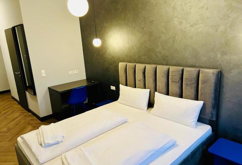 اتاق سوپریور با تخت بزرگ, Motel Blue Messe