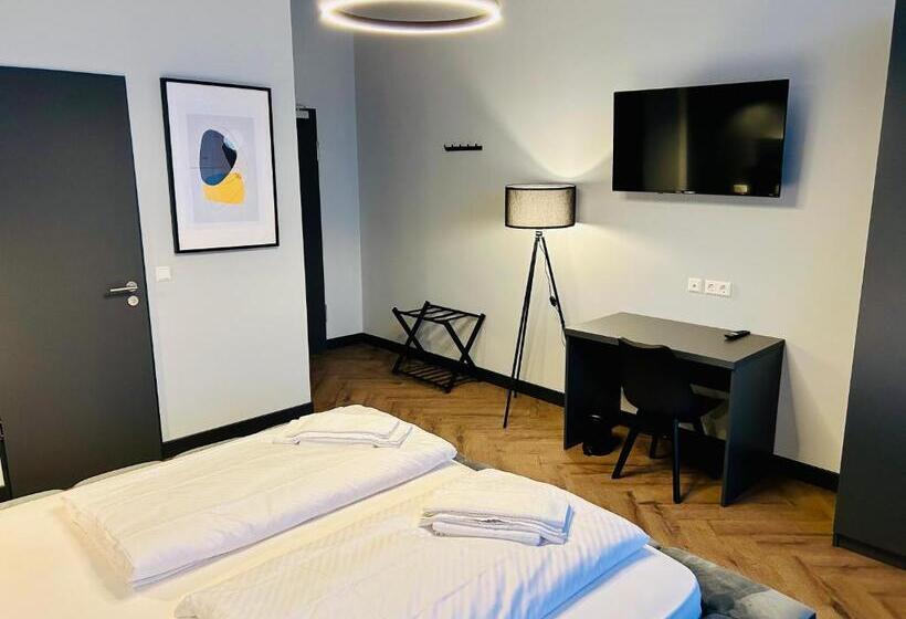 اتاق استاندارد با تخت بزرگ, Motel Blue Messe