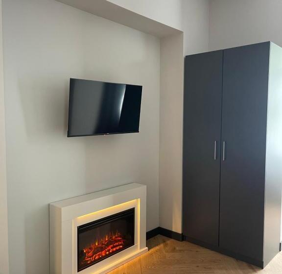 استودیوی سوپریور, Motel Blue Messe