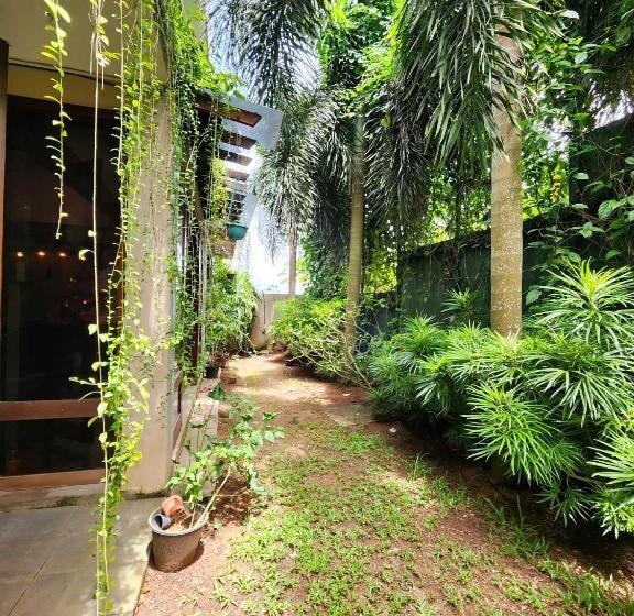 غرفة قياسية مزوَّدة بتراس, Cozy Luxury Room With Balcony View !