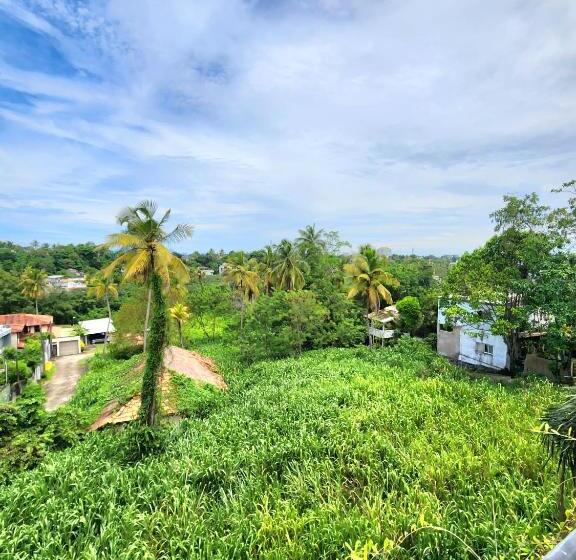 غرفة قياسية مزوَّدة بتراس, Cozy Luxury Room With Balcony View !