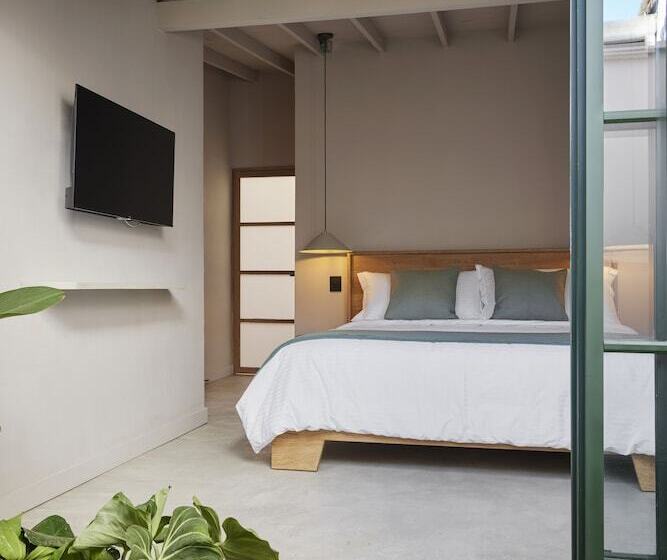 豪华套房, Antípoda