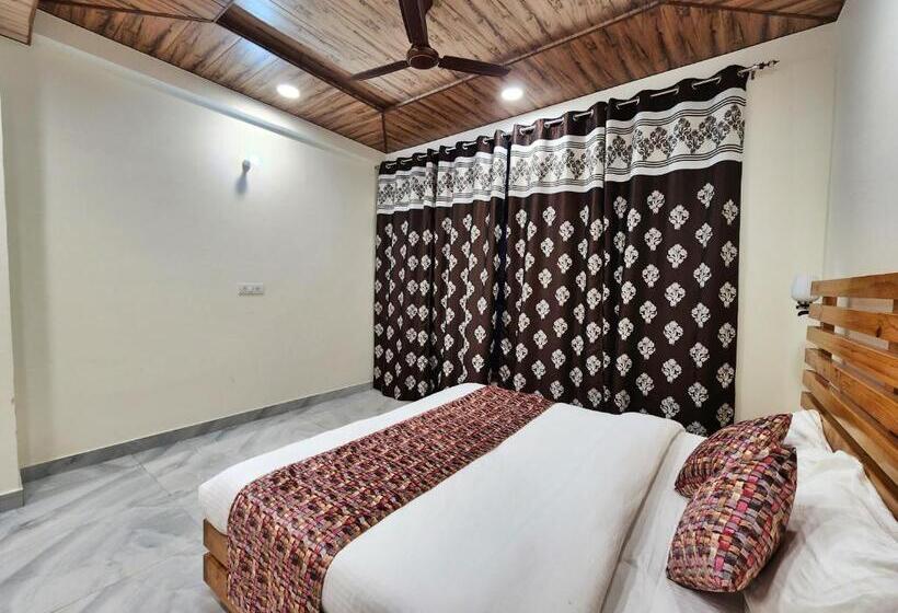 Номер Superior Кровать Кинг, Him Hilton Luxury