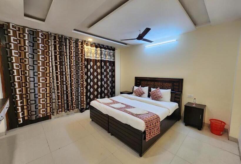 침실 3개 아파트, Him Hilton Luxury