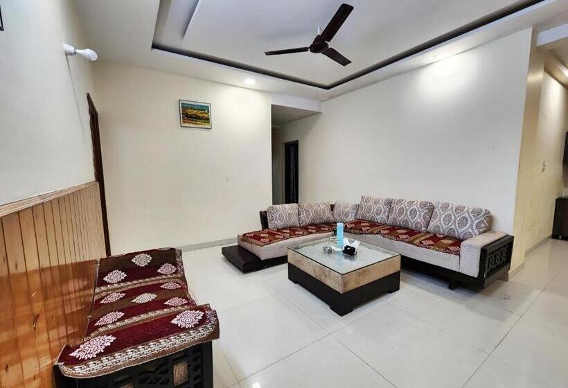 침실 3개 아파트, Him Hilton Luxury