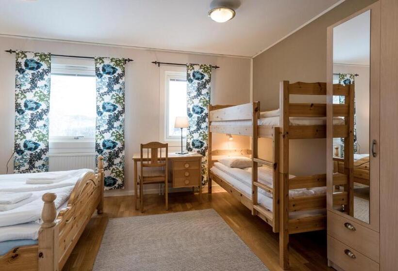 Семейный Номер, Hållandsgården