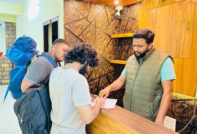 デラックストリプルルーム, Mystique Inn Wayanad