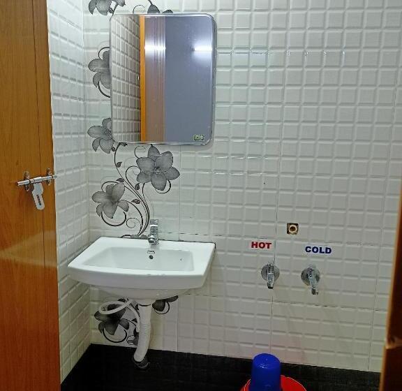 חדר אקונומי, Silver Munnar