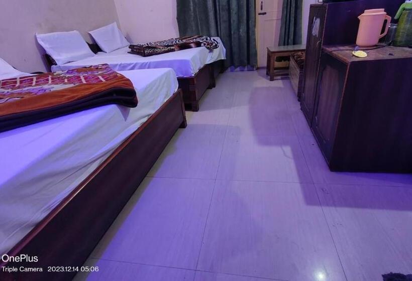 اتاق خانوادگی, Sundram