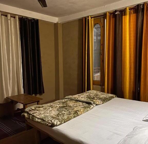 デラックスルーム, Mojo Cafe And Hostel