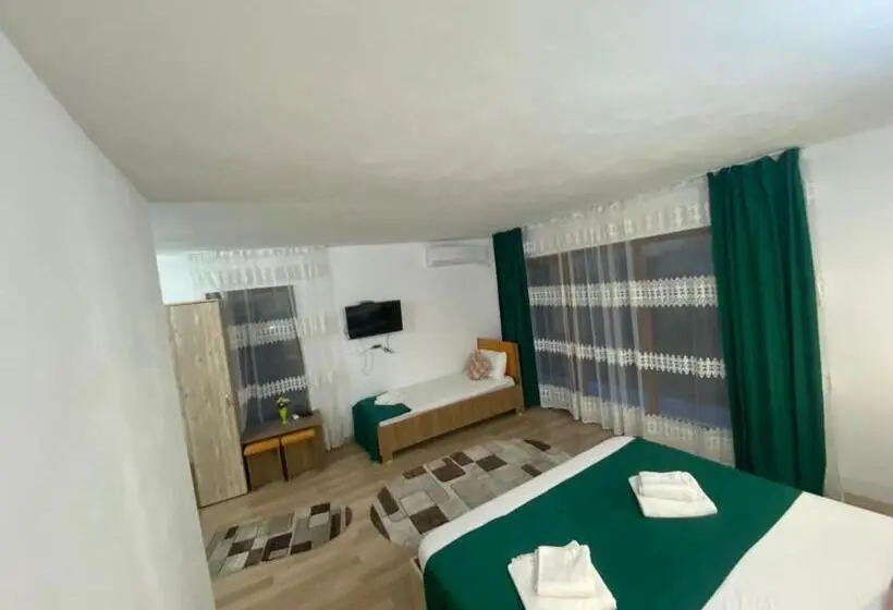 Standard Kolmen Hengen Huone Puutarhanäkymä, Paradiso Resort