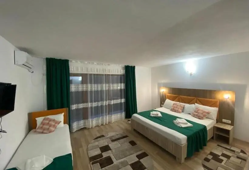 Standard Kolmen Hengen Huone Puutarhanäkymä, Paradiso Resort