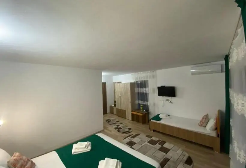 Standard Kolmen Hengen Huone Puutarhanäkymä, Paradiso Resort