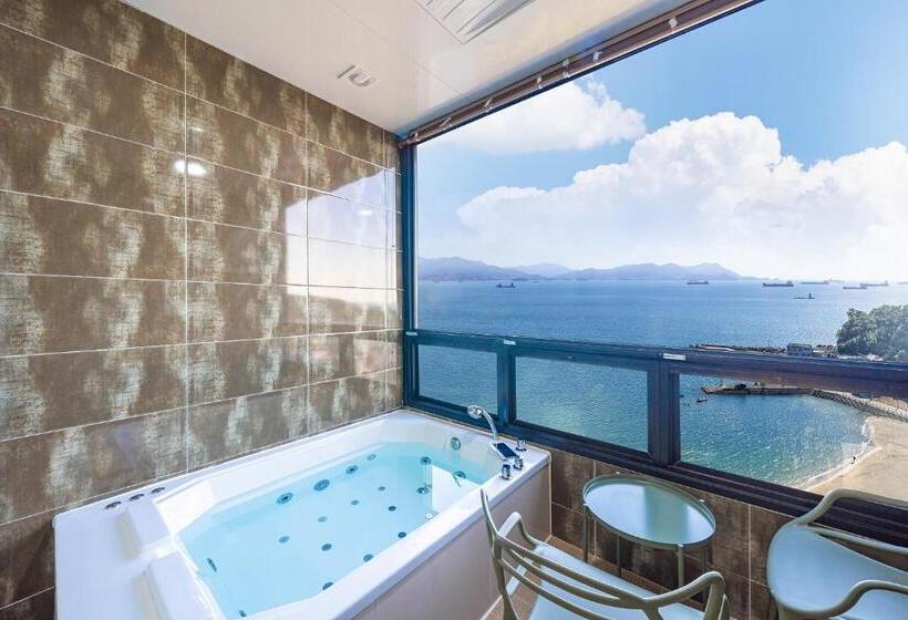 חדר משפחתי נוף לים, Le Paradis Ocen View Spa Pension