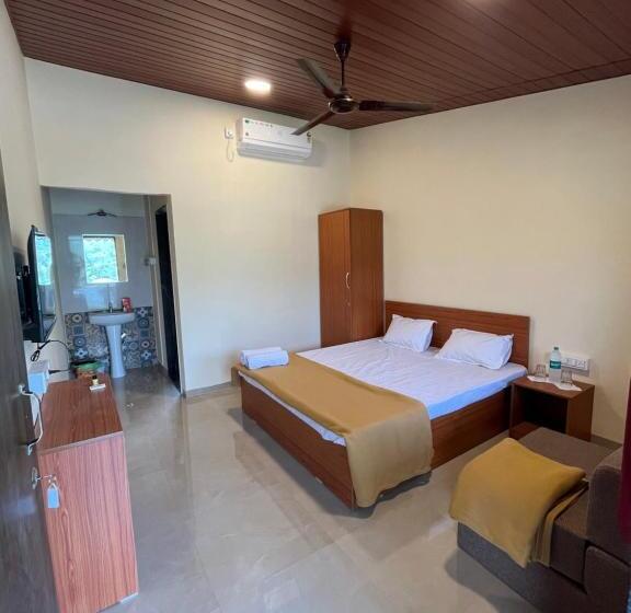Suite with lake view, Vrisa Mountain Retreat