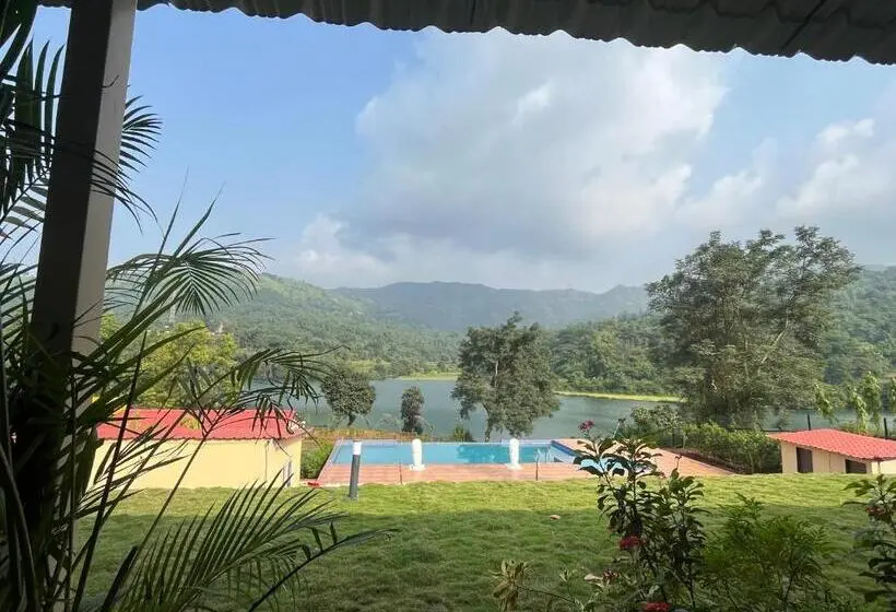 Suite with lake view, Vrisa Mountain Retreat
