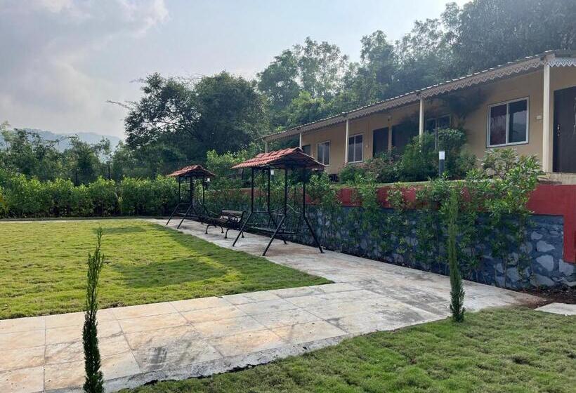 جناح مطل على البحيرة, Vrisa Mountain Retreat