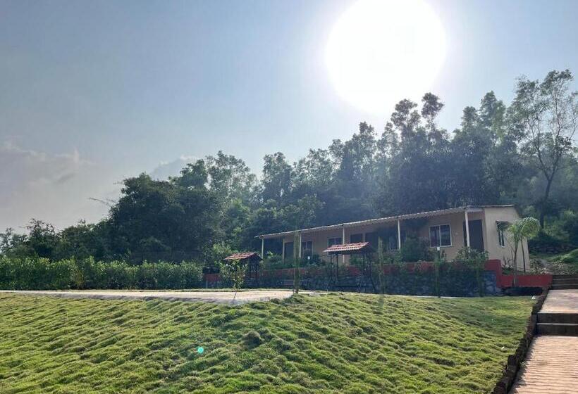 Suite with lake view, Vrisa Mountain Retreat