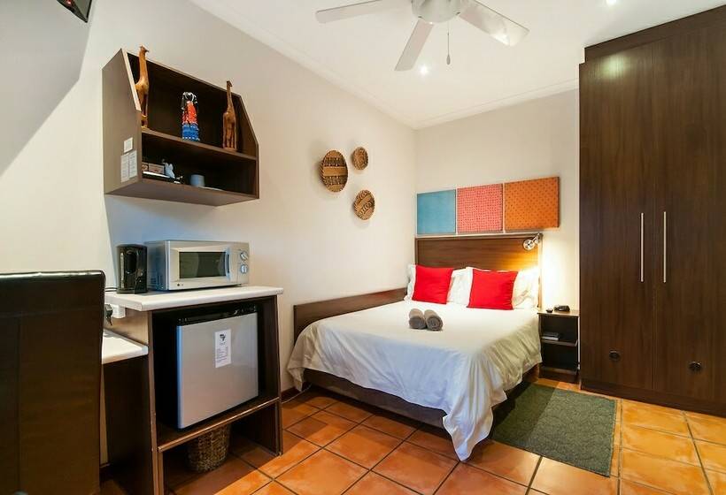 اتاق اجرایی, Africa Beach B&b