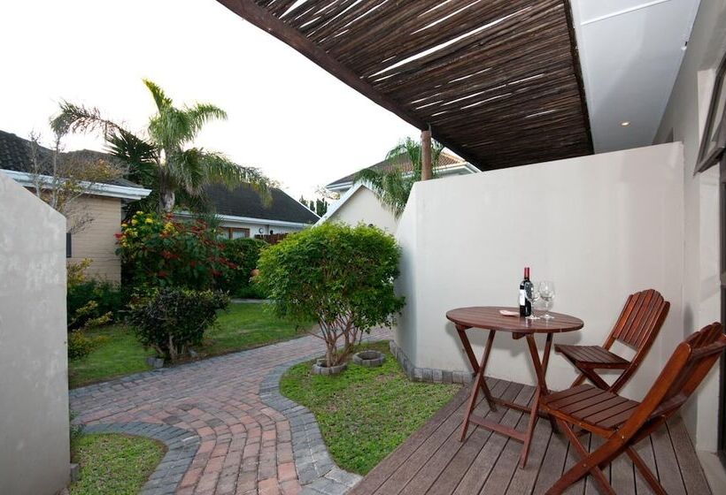اتاق اجرایی, Africa Beach B&b