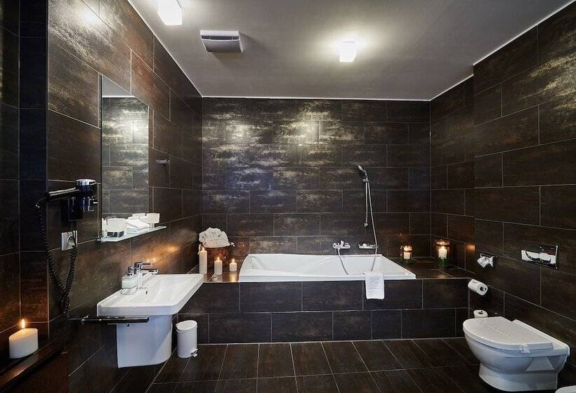 سوییت لوکس, Boutique Hotel Chrysso