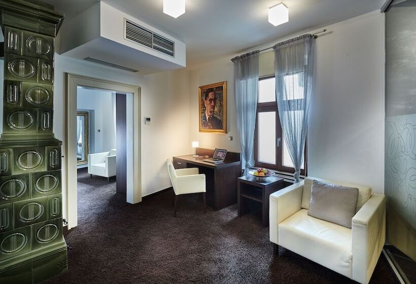 سوییت لوکس, Boutique Hotel Chrysso