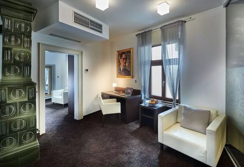 سوییت لوکس, Boutique Hotel Chrysso