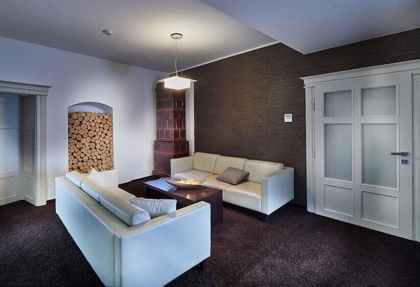 سوییت لوکس, Boutique Hotel Chrysso