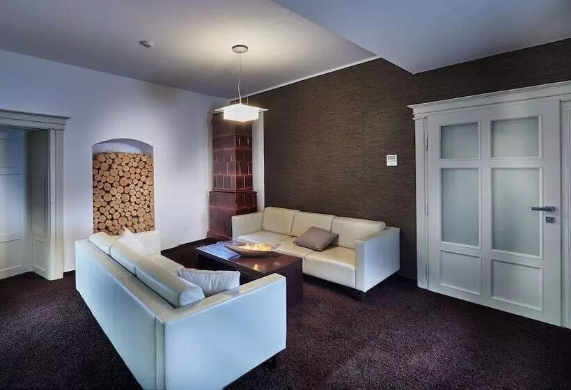 سوییت لوکس, Boutique Hotel Chrysso